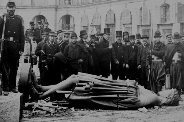 Miniatura per a Fotografia i ciències polítiques  (La caiguda de la columna de Vendôme)
